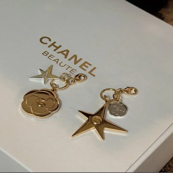 Chanel Holiday Charm 2025 Christmas Collection charms 1pc - Picture 3 of 4